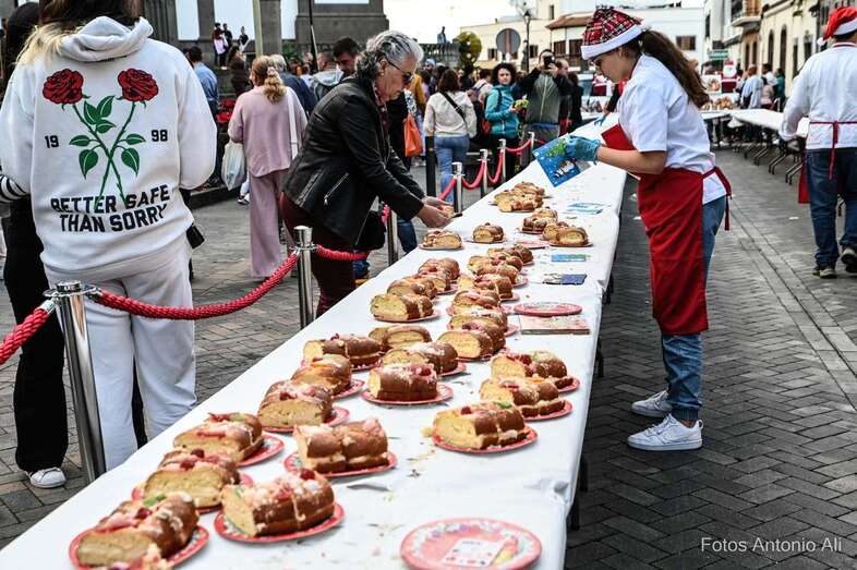 El macro-roscón de récord tiene más de 550 metros de largo y 1.597 kilos aproximadamente/Antonio Alí.
